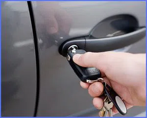 Baltimore Community Locksmith Baltimore, MD 410-246-6588 - car-door-unlocking