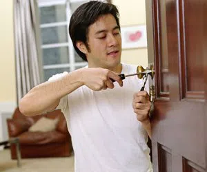 Baltimore Community Locksmith Baltimore, MD 410-246-6588 - changing-locks